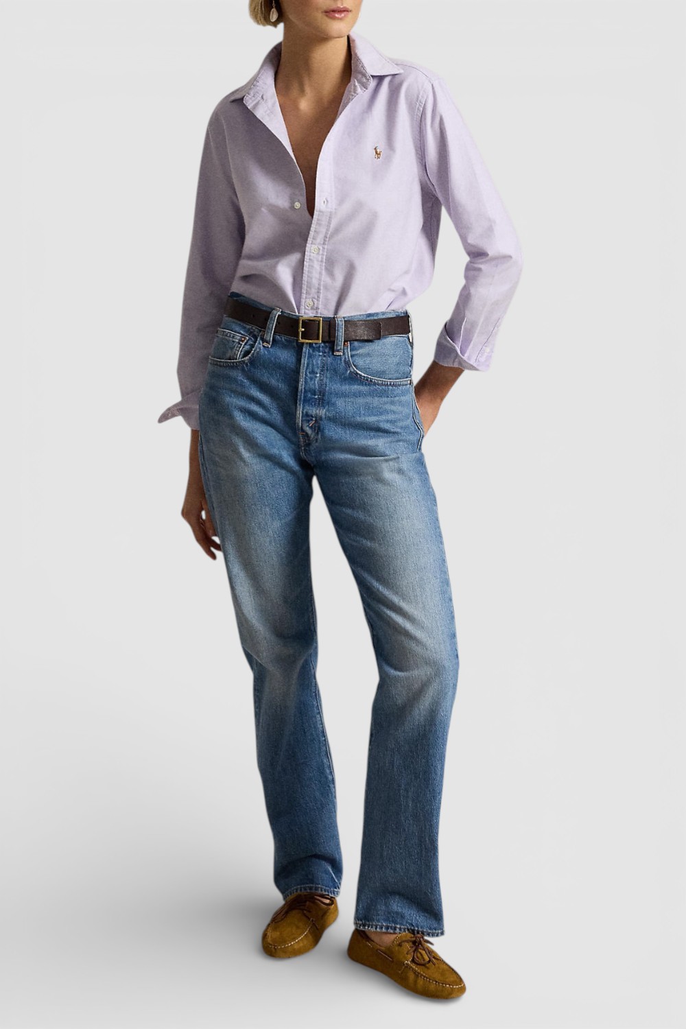 תמונת כל הלוק של חולצה מכופתרת